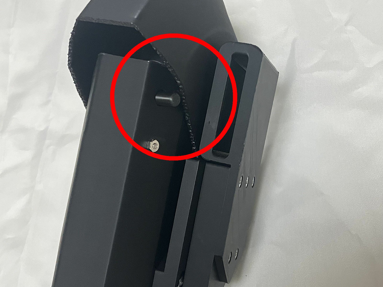 カバー展開ストッパー。