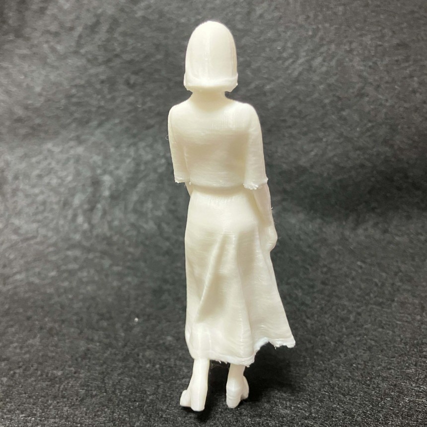 後ろの写真はありませんでしたが、３枚の写真から計算（推測）しているようです。