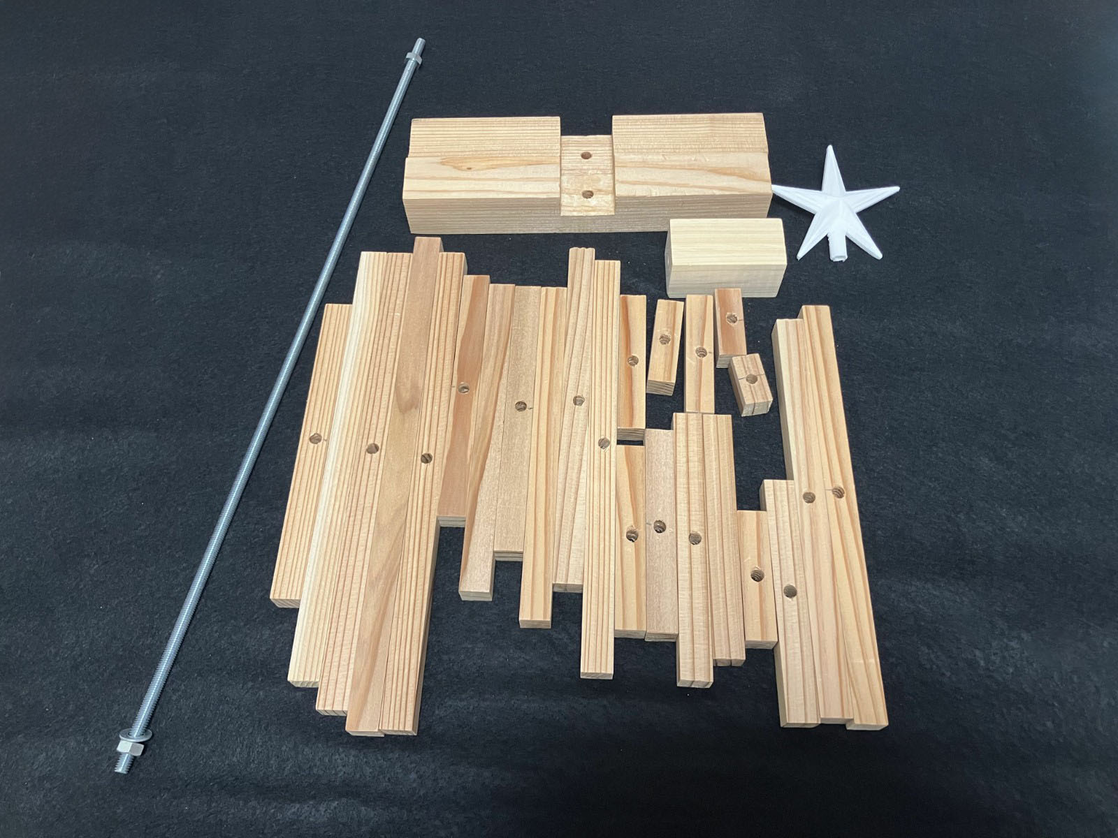 パーツはこれだけ。Ａ４サイズのジップロックに収まります。※支柱を除く