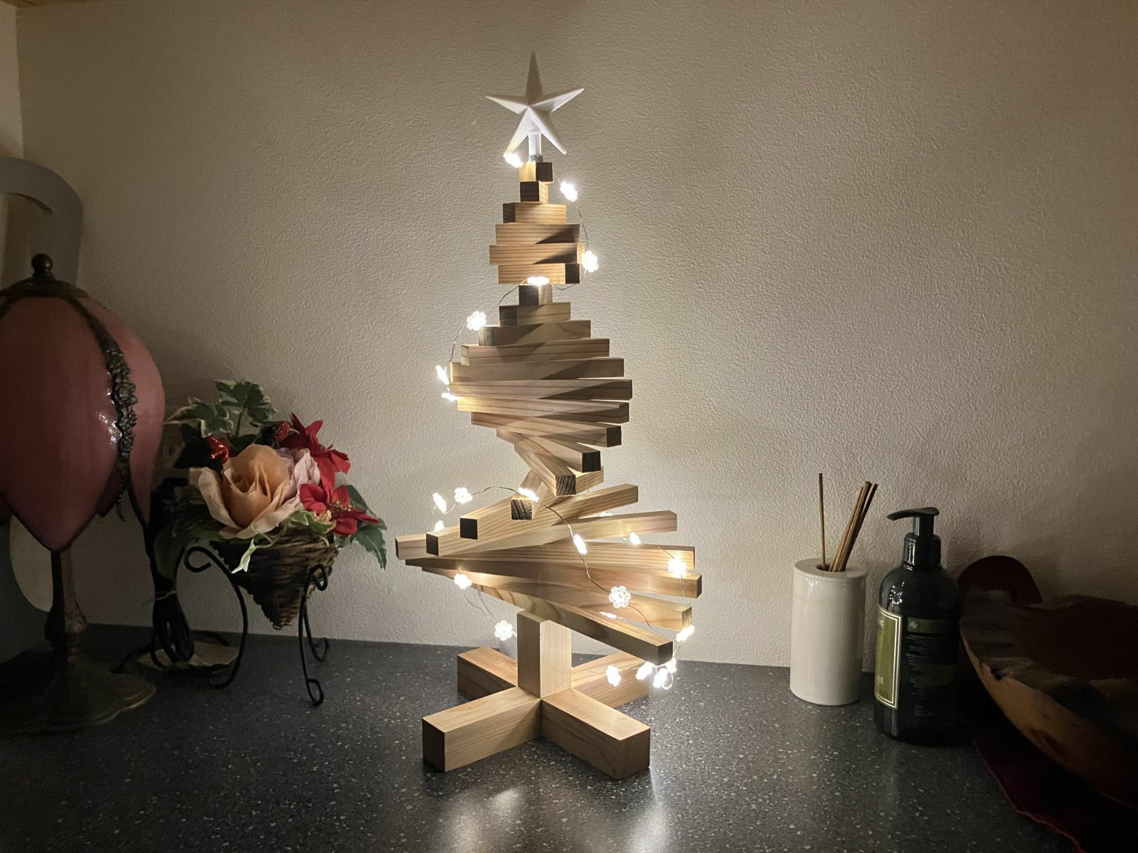 １００均で売ってるライトをまとえばいい感じです。※ライトは、商品に含まれません。